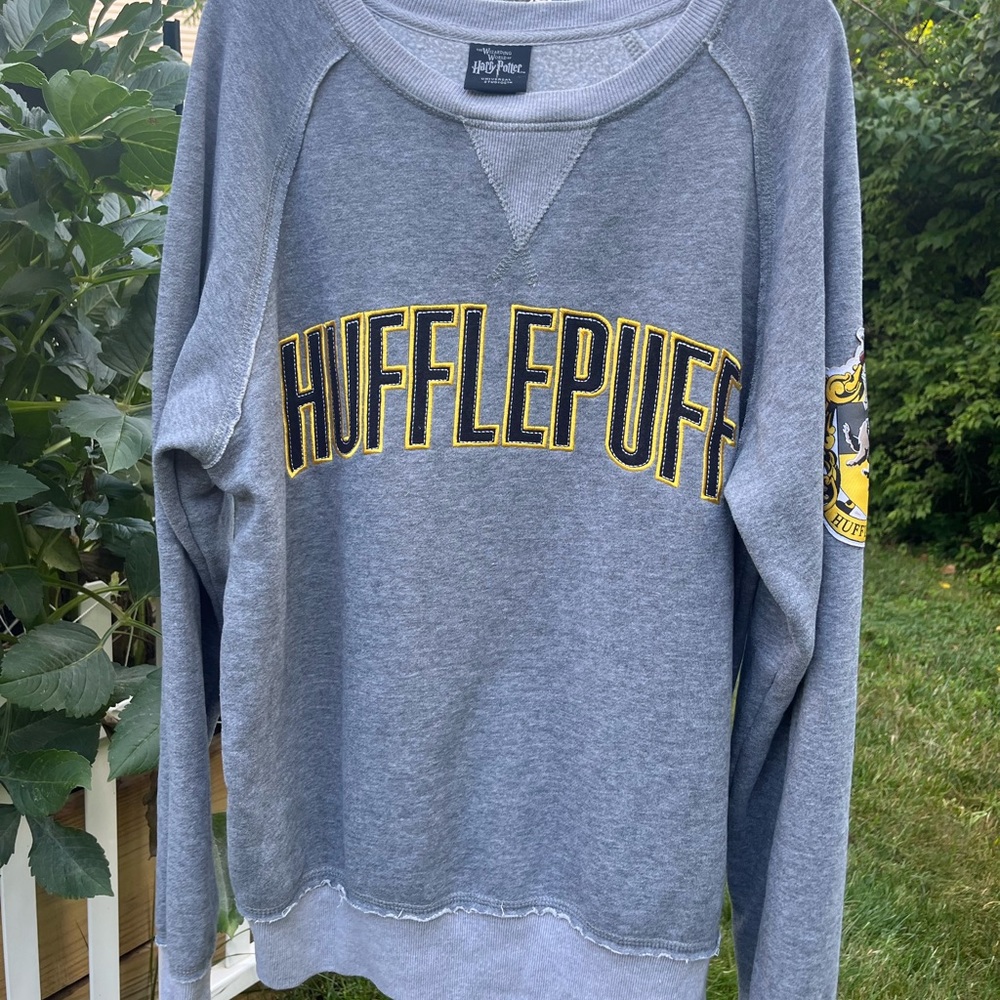 Wizarding World of Harry Potter authentic Hufflepuff sweatshirt